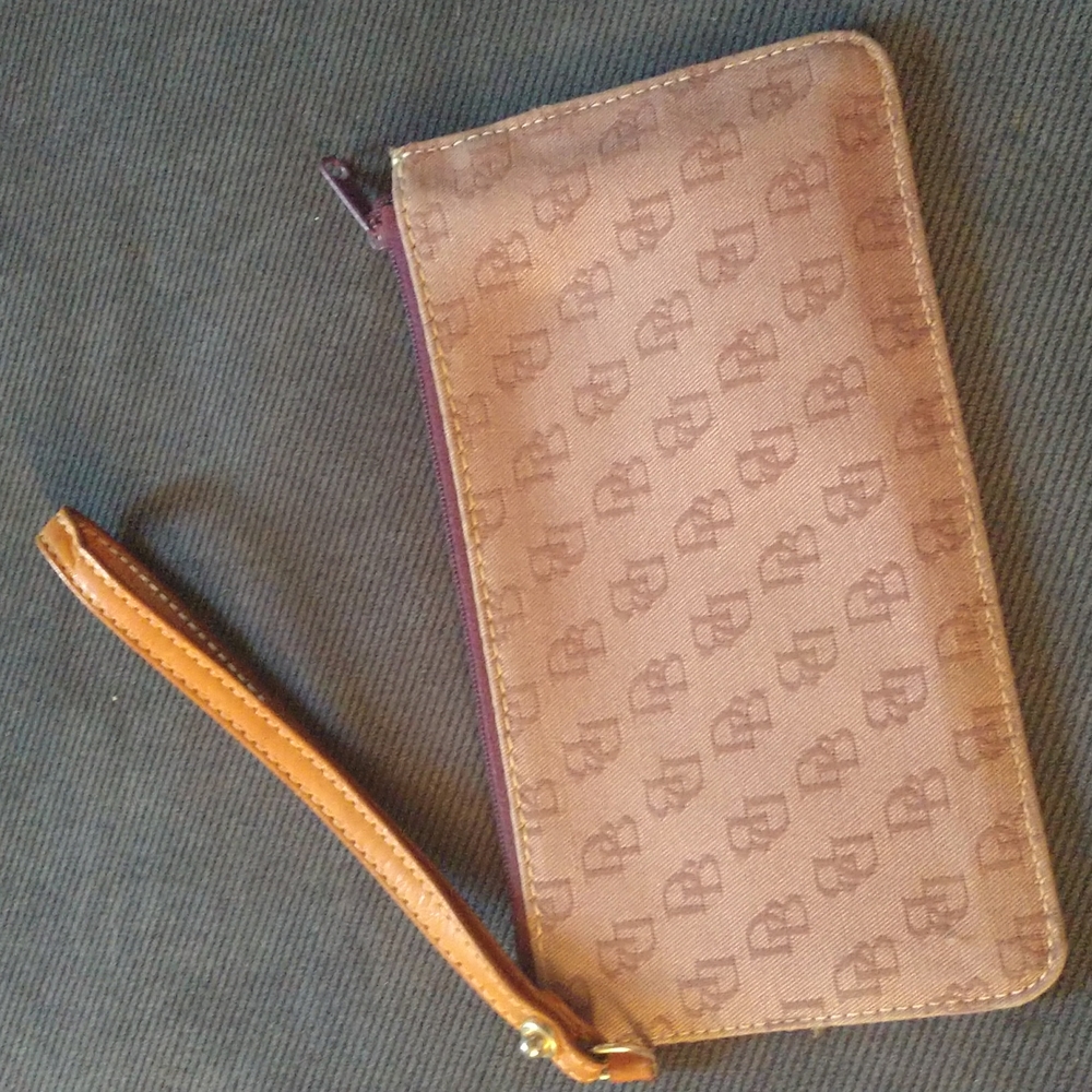 Dooney & Bourke wristlet